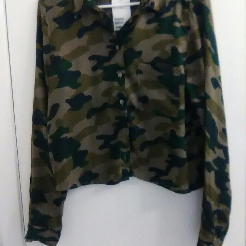 Woman's Shirt - Picture 2 of 5